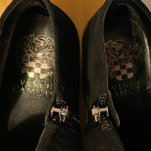 VINCE CAMUTO Blqck Perforated Suede Leather Zip Ankle Booties Sz 7M /37.5 NWOT - Picture 2 of 8